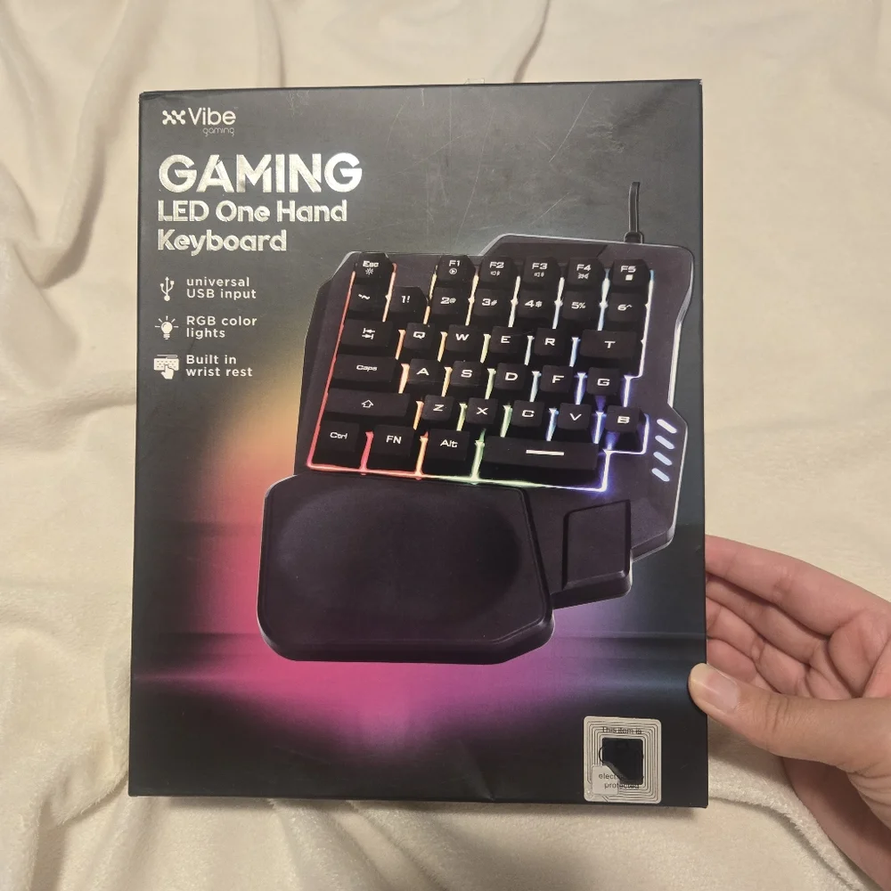 Mini One-Handed Gaming Keyboard USB Wired 35 Keys RGB Led Backlit Game Accessory